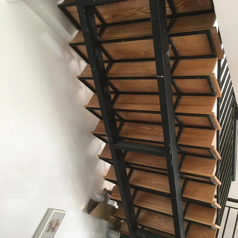 Cầu thang sắt hộp ốp gỗ tự nhiên CT01 - Ảnh 4
