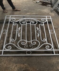 Khung Bảo vệ sắt rèn uốn KBV007